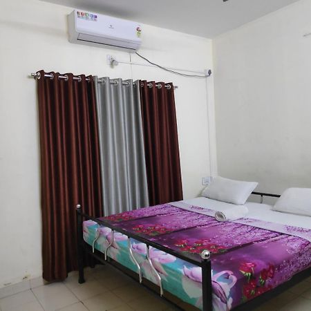 Hotel Silver Space Ernakulam Buitenkant foto