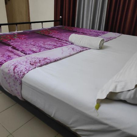 Hotel Silver Space Ernakulam Buitenkant foto