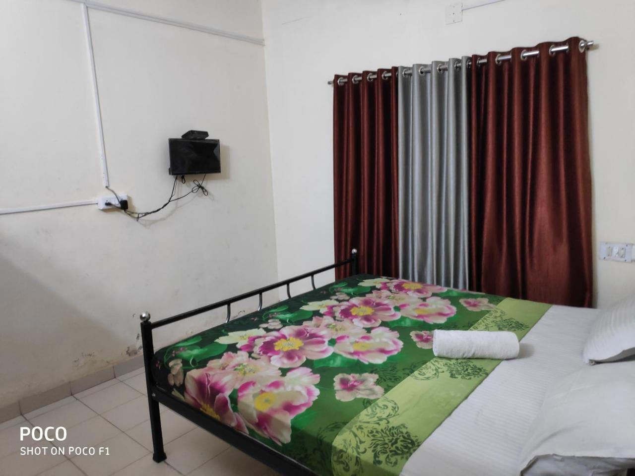 Hotel Silver Space Ernakulam Buitenkant foto