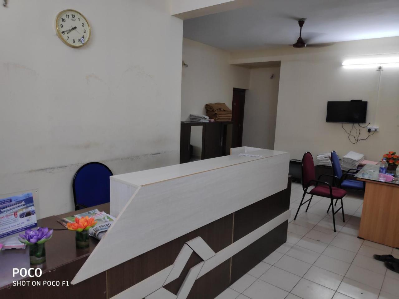 Hotel Silver Space Ernakulam Buitenkant foto