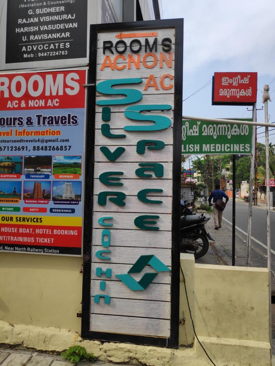 Hotel Silver Space Ernakulam Buitenkant foto