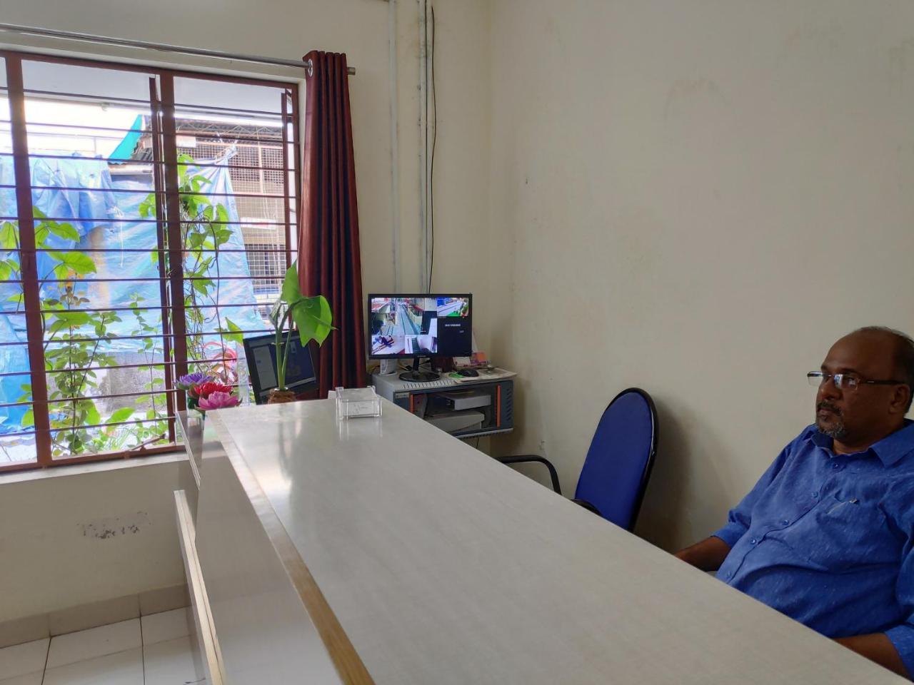 Hotel Silver Space Ernakulam Buitenkant foto