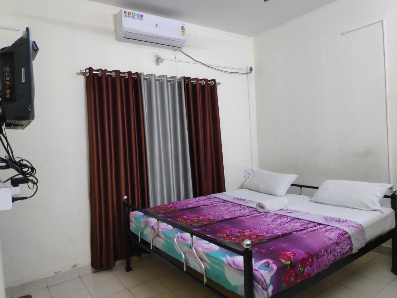 Hotel Silver Space Ernakulam Buitenkant foto