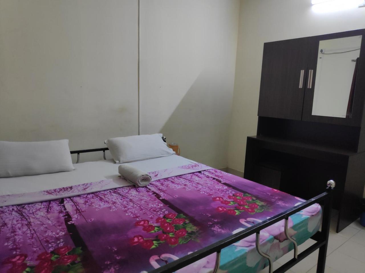 Hotel Silver Space Ernakulam Buitenkant foto