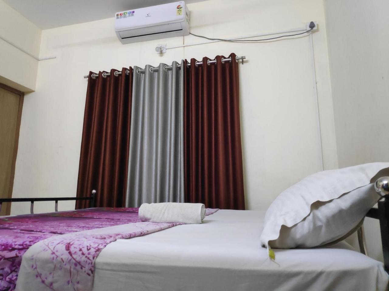 Hotel Silver Space Ernakulam Buitenkant foto
