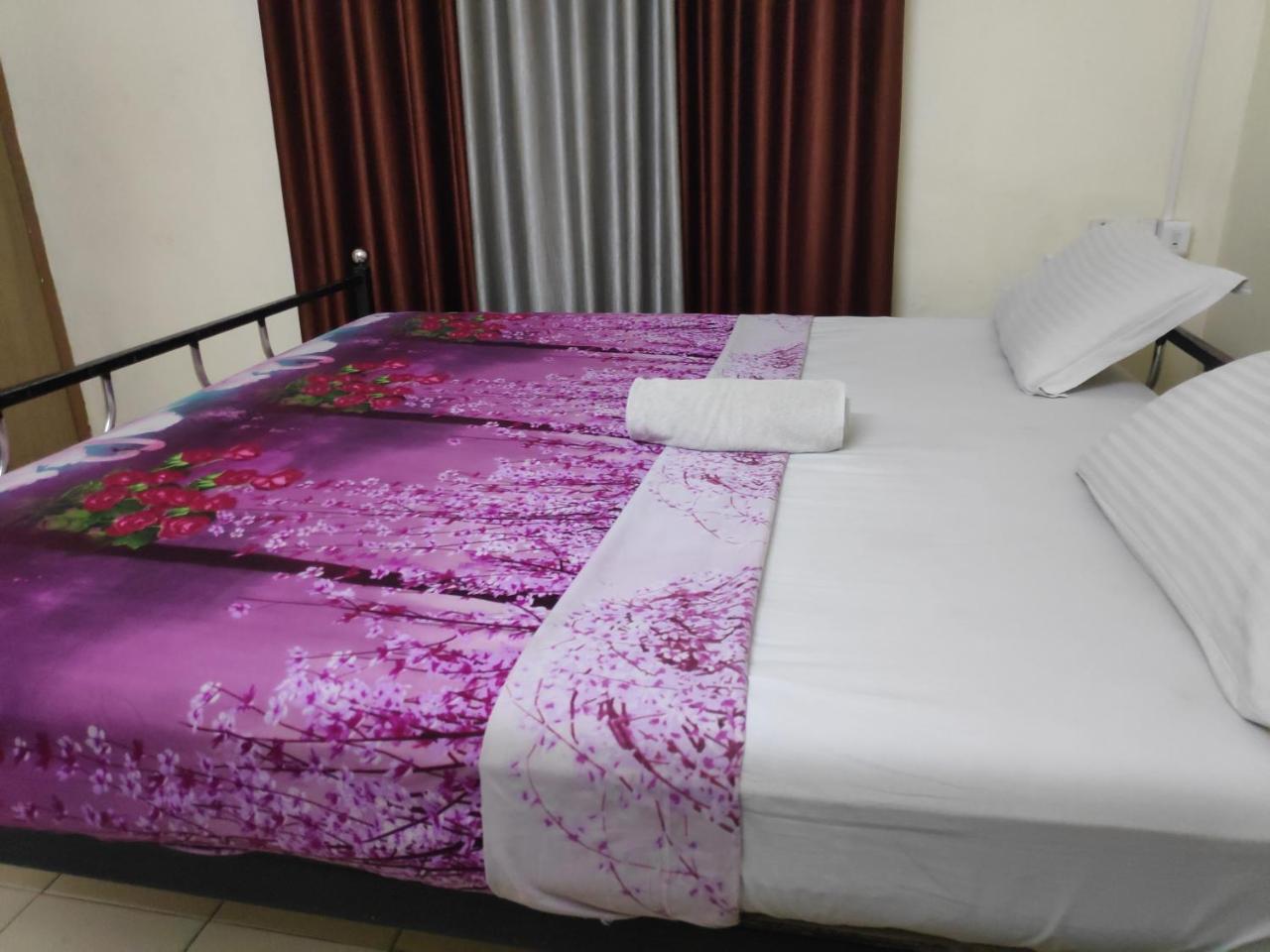 Hotel Silver Space Ernakulam Buitenkant foto