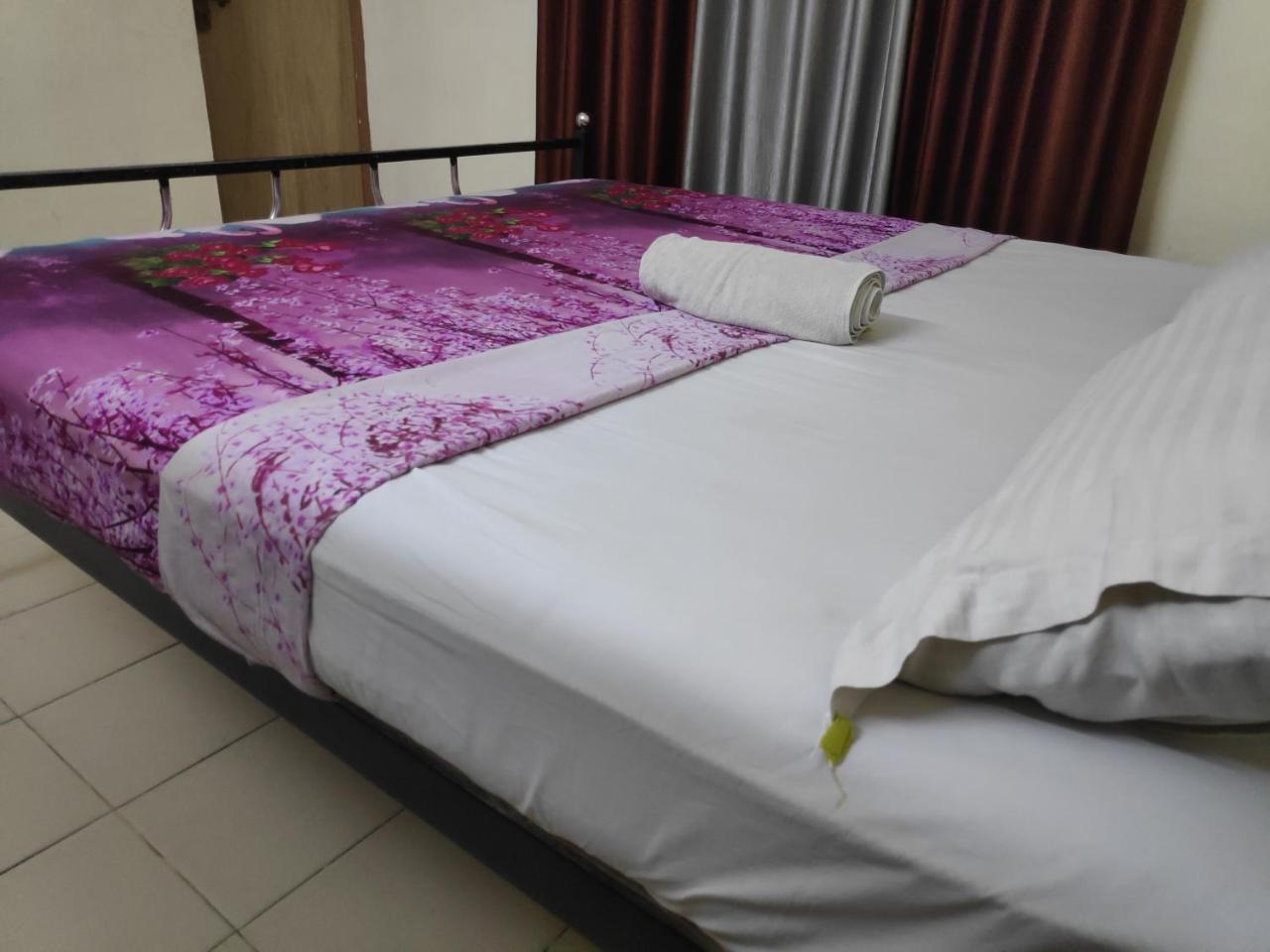 Hotel Silver Space Ernakulam Buitenkant foto