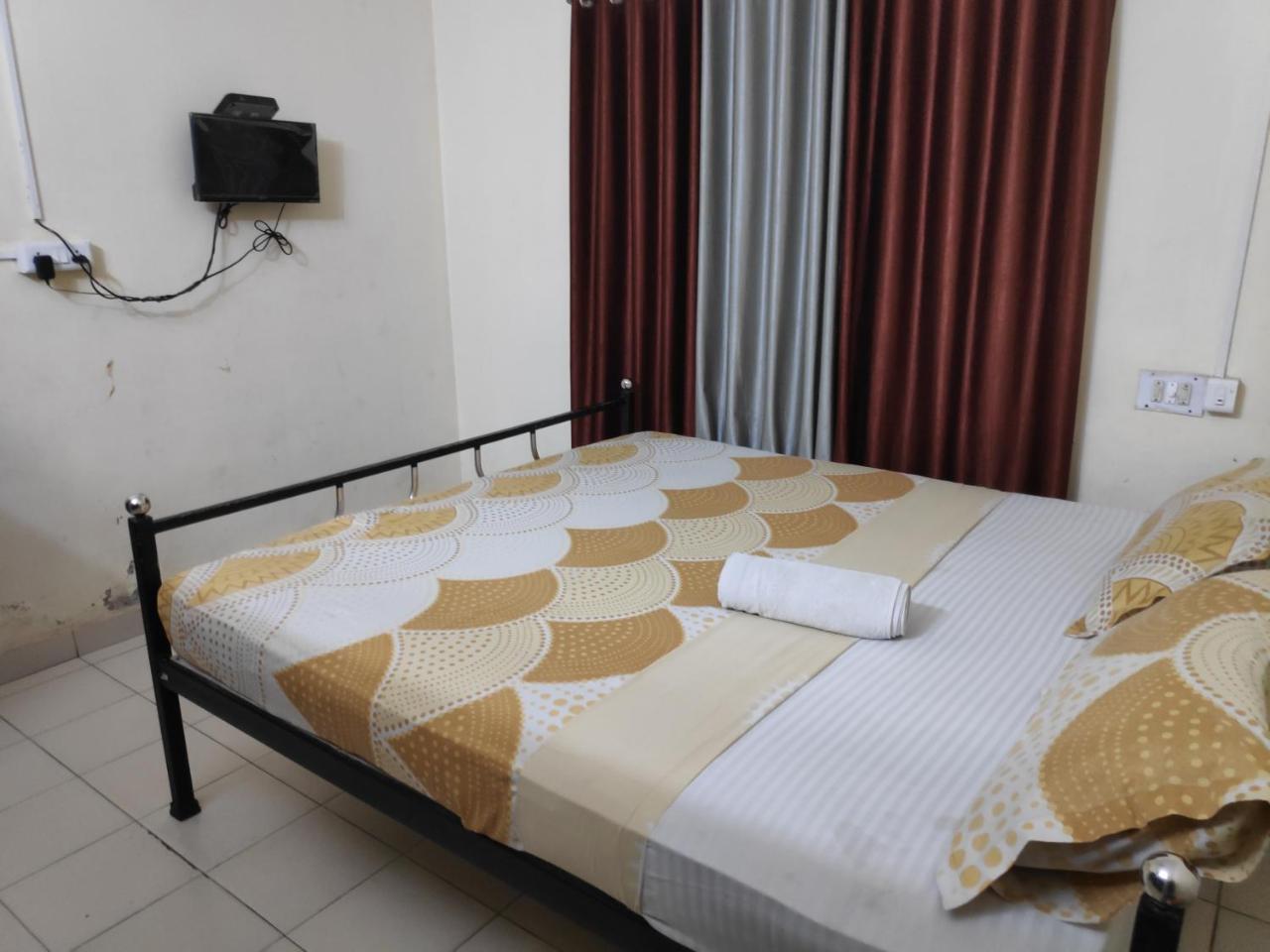 Hotel Silver Space Ernakulam Buitenkant foto