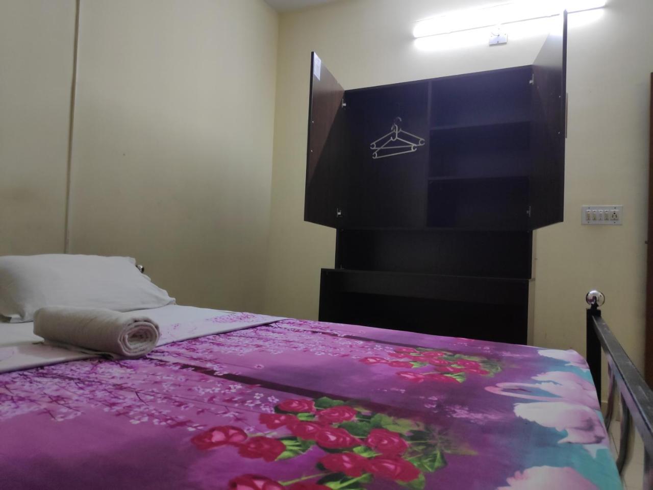 Hotel Silver Space Ernakulam Buitenkant foto