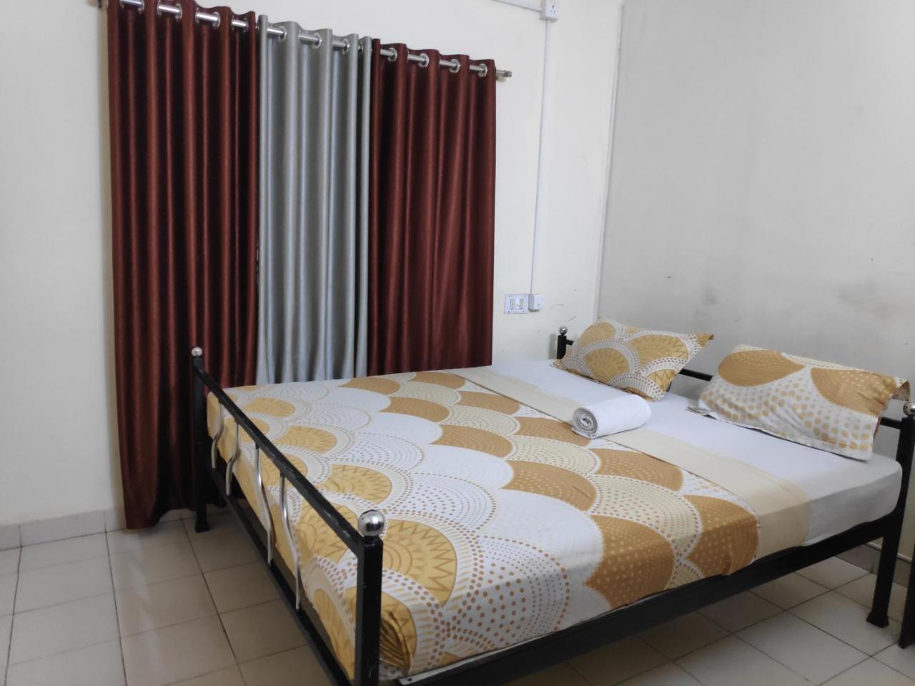 Hotel Silver Space Ernakulam Buitenkant foto