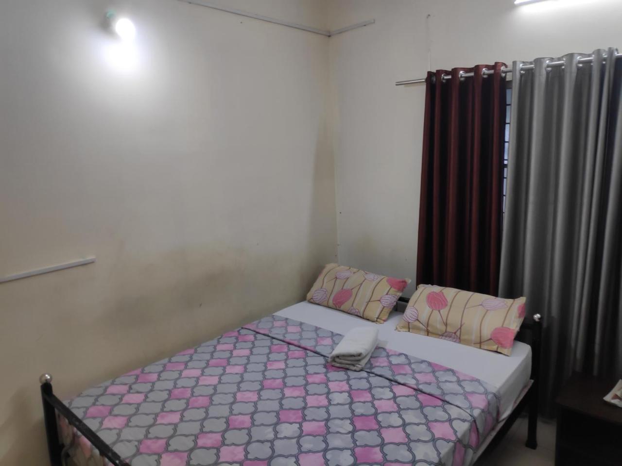 Hotel Silver Space Ernakulam Buitenkant foto